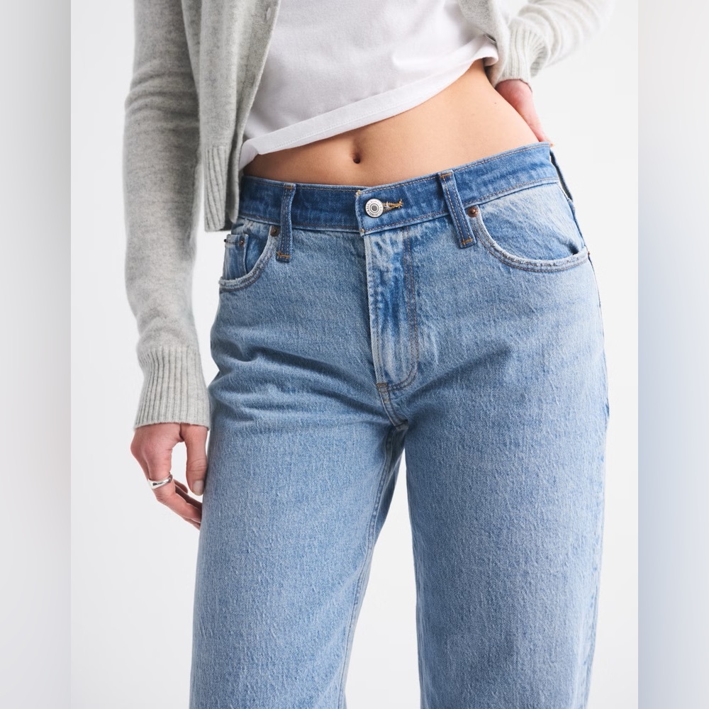 Abercrombie Vintage Low Rise Baggy Jeans 27 Comfort Stretch Light Wash Denim NWT - Picture 4 of 7